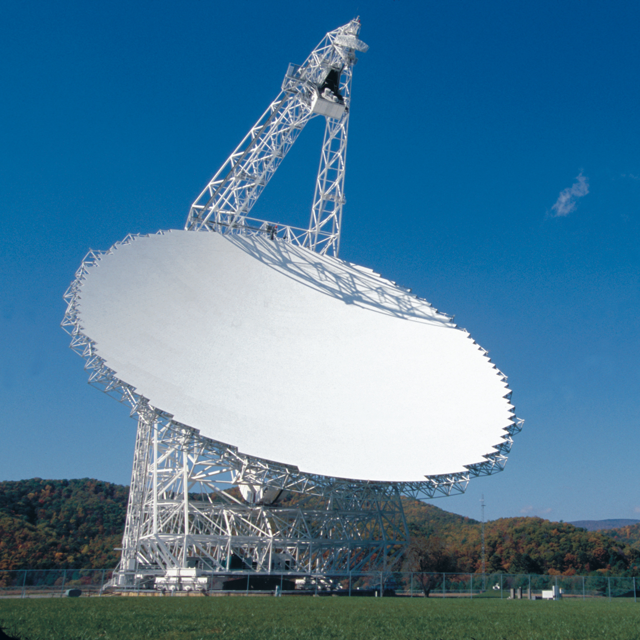 The Green Bank Telescope (100m diameter) operates at radio wavelegths. Credit: NRAO/AUI/NSF